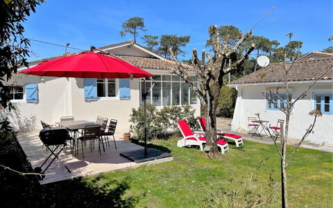 Soulac 628: Sky, Property, Building, Plant, Window, Shade, Outdoor Furniture, Chair, Tree, House