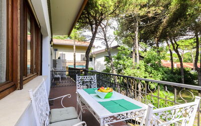 Lignano Pineta 678: Table, Property, Building, Sky, Window, Wood, Interior Design, Cloud, Lighting, Outdoor Furniture