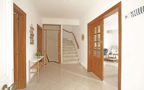 Inês: Property, Picture Frame, Door, Wood, Architecture, Interior Design, Hall, Plant, Floor