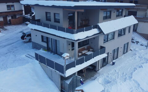 Wanglblick: Building, Snow, Window, Property, World, House, Freezing, Urban Design, Condominium, Siding