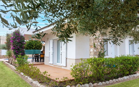 Villa Mar i Cel: Sky, Cloud, Plant, Property, Window, Building, Mountain, Highland, Wood, Tree