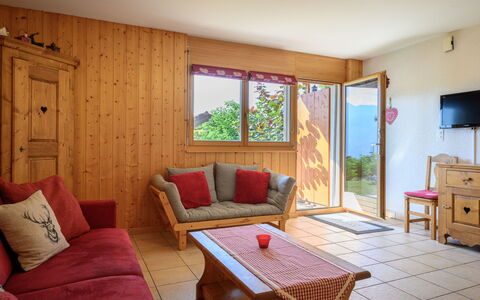 Plein Sud 3: Furniture, Property, Table, Cabinetry, Wood, Building, Window, Interior Design, Flooring