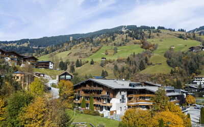 Saalbach-Hinterglemm 900: Cloud, Sky, Daytime, Property, Ecoregion, Building, Mountain, Plant, Natural Landscape, Natural Environment
