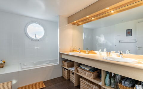 Hibiscus 4: Mirror, Tap, Plumbing Fixture, Sink, Wood, Countertop, Floor, Flooring, Bathroom, Hardwood