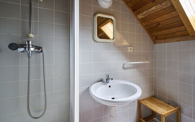 Mountain Escape 547.3: Brown, Tap, Sink, Mirror, Plumbing Fixture, Property, Bathroom Sink, Bathroom, Interior Design, Building