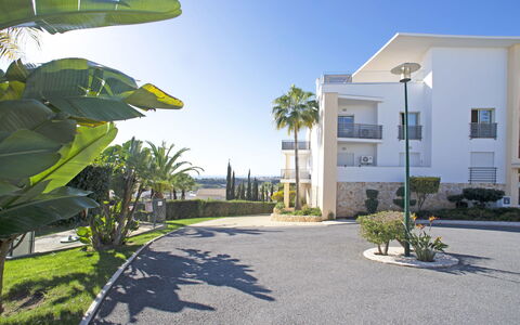 Vista Mar: Sky, Water, Building, Property, Cloud, Window, Azure, Plant, Body Of Water, Architecture