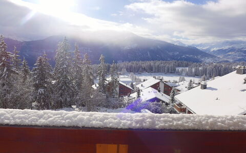 Résidence Byblos 11: Cloud, Sky, Atmosphere, Mountain, Building, Window, Snow, World, Highland, Sunlight
