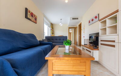 Nova Pineda 701.8: Furniture, Couch, Property, Table, Comfort, Interior Design, Wood, Houseplant, Living Room, Studio Couch