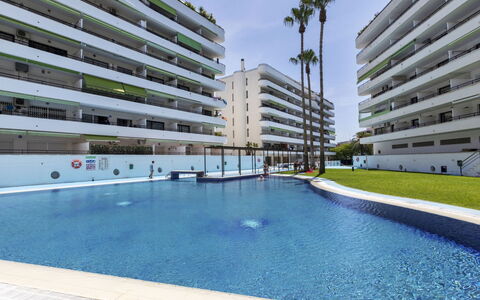 Salou 703: Water, Sky, Building, Daytime, Property, Window, Swimming Pool, Azure, Architecture, Urban Design