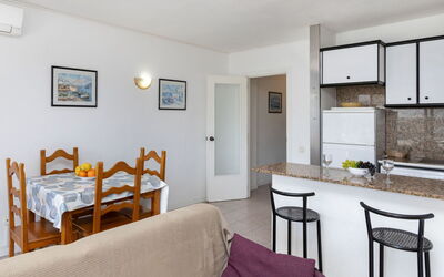 Riviera Park J 56 703.6: Table, Furniture, Picture Frame, Chair, Wood, Building, House, Living Room, Flooring, Comfort