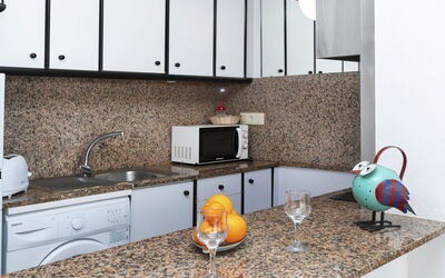 Riviera Park J 36 703.3: Cabinetry, Countertop, Property, Sink, Interior Design, Wood, Kitchen, Building, Tap, Flooring