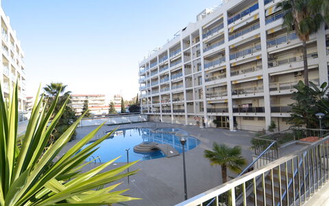 Salou 723: Water, Building, Plant, Sky, Window, Urban Design, Condominium, Tower Block, Leisure, Swimming Pool