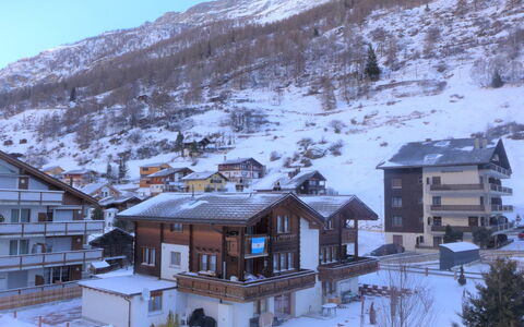 Arbgrat: Snow, Building, Sky, Mountain, Window, Light, Nature, House, Slope, Freezing