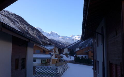 Arbgrat: Sky, Building, Window, Mountain, Snow, Slope, House, Freezing, Facade, Tints And Shades