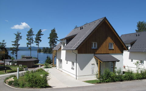 Lakeside Village 23: Sky, Building, Window, Land Lot, Cloud, Urban Design, Tower Block, Residential Area, Grass, Plant