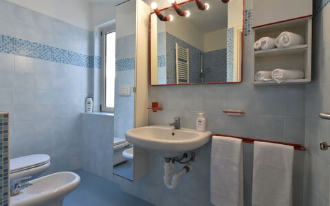 Duomo Mansarda: Mirror, Tap, Plumbing Fixture, Bathroom Sink, Sink, Property, Bathroom, Purple, Lighting, Interior Design