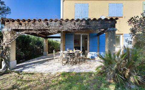 Maison Cléo: Water, Cloud, Sky, Plant, Blue, Natural Landscape, Azure, Coastal And Oceanic Landforms, Vegetation, Beach