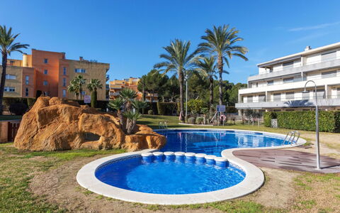 Salou 745: Water, Plant, Sky, Building, Daytime, Property, Azure, Tree, Arecales, Leisure