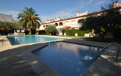 Raquel: Water, Plant, Sky, Property, Nature, Azure, Swimming Pool, Tree, Vegetation, Grass
