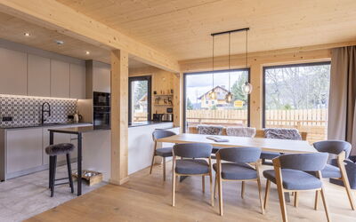 #7B mit Sauna & Pool 180.18: Table, Furniture, Property, Chair, Window, Wood, Building, Flooring, Living Room, Floor