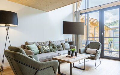 Penthouse # 2B mit Sauna&Außenbadewanne 180.2: Couch, Furniture, Property, Comfort, Table, Wood, Interior Design, Building, Living Room, Lamp