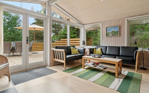 Roir - 250M from the Sea: Flooring, Furniture, Interior Design, Wood, Floor, Couch, Ceiling, Wood Flooring, Living Room, Home