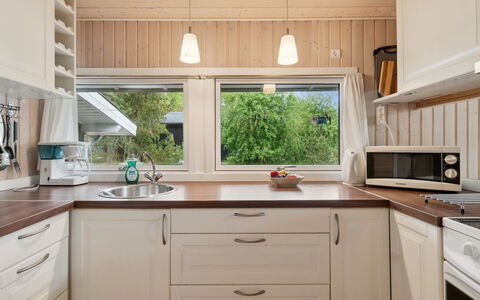 Roir - 250M from the Sea: Interior Design, Countertop, Wood, Flooring, Kitchen, Cabinetry, Furniture, Ceiling, Floor, Lighting