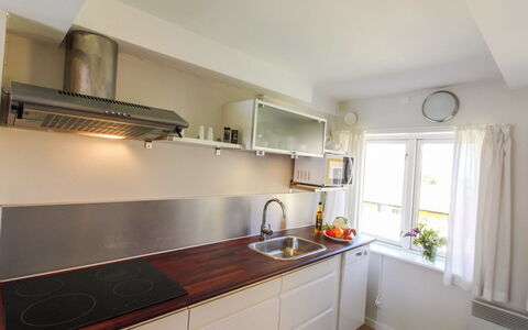Thyrne - 500M from the Sea: Kitchen Appliance, Kitchen, Countertop, Major Appliance, Interior Design, Flooring, Kitchen Stove, Cabinetry, Wood, Home Appliance