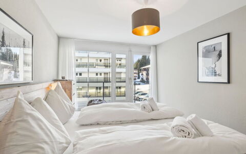Nr.43 Haus Sotmirana: Wood, Interior Design, Apartment, Home, Furniture, Bedroom, Bed, Ceiling, Bedding, Pillow