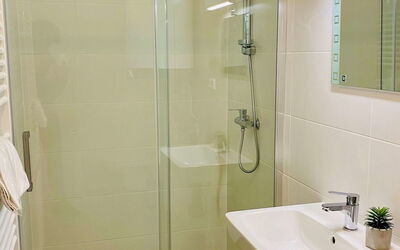 Accommodation:&nbsp;Lakeside Village 13 11.3