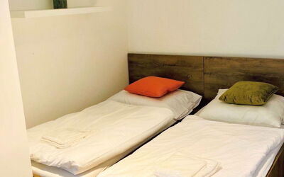 Accommodation:&nbsp;Lakeside Village 13 11.3