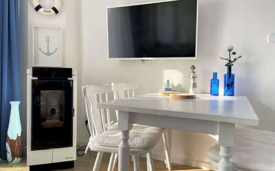 Accommodation:&nbsp;Lakeside Village 12 11.2