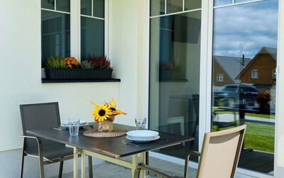 Frymburk 11: Plant, Property, Houseplant, Building, Flowerpot, Lighting, Interior Design, Wood, Flooring, Floor