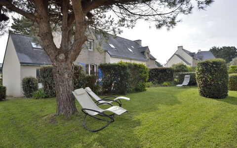 Charme des Govelins: Plant, Sky, Building, Tree, Land Lot, Shade, Grass, Natural Landscape, Cottage, Residential Area