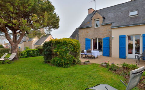 Charme des Govelins: Plant, Sky, Property, Building, Window, Tree, Land Lot, House, Grass, Neighbourhood