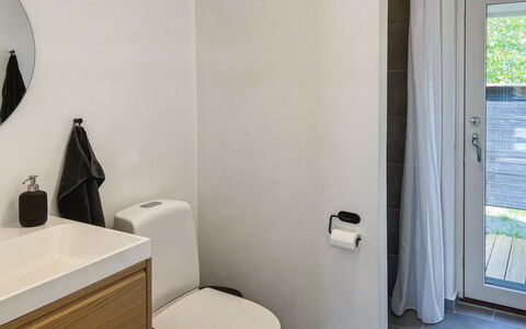 Greta - 200M from the Sea: Flooring, Toilet Seat, Floor, Plumbing Fixture, Wall, Toilet, Bathroom, Interior Design, Wood, Bathroom Cabinet