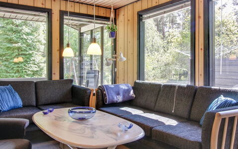 Eeske - 800M from the Sea: Wood, Furniture, Apartment, Room, Ceiling, Wood Stain, Chair, Hardwood, Varnish, Lumber
