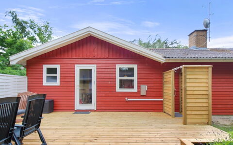 Majken - 300M from the Sea: Wood, Furniture, Apartment, Room, Ceiling, Wood Stain, Chair, Hardwood, Varnish, Lumber