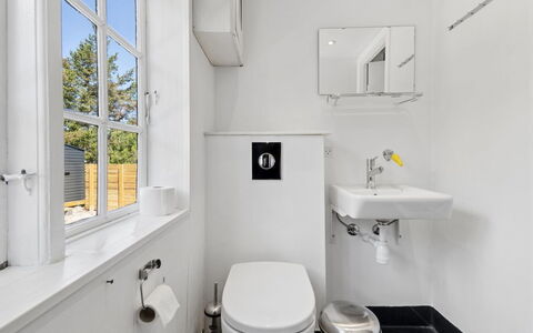 Kerstin - 100M from the Sea: Toilet Seat, Bathroom, Toilet, Plumbing Fixture, Wall, Flooring, Floor, Interior Design, Sink, Plumbing