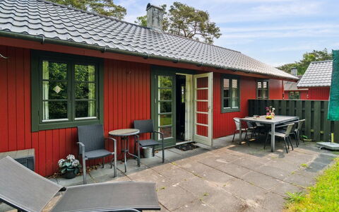 Gunder - 125M from the Sea: Cottage, Backyard, Yard, Garden Buildings, Shed, Siding, Outdoor Furniture, Log Cabin, Outdoor Structure, Shack