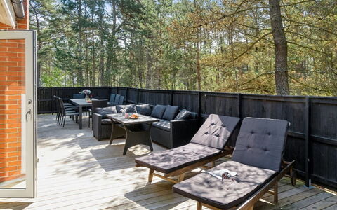 Hildegerd - 500M from the Sea: Apartment, Shade, Balcony, Chair, Fence, Outdoor Furniture, Aluminium, Artificial Turf