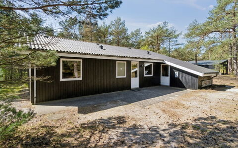 Hildegerd - 500M from the Sea: Apartment, Shade, Balcony, Chair, Fence, Outdoor Furniture, Aluminium, Artificial Turf