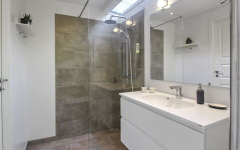 Tume - 200M from the Sea: Flooring, Plumbing Fixture, Wall, Floor, Bathroom, Interior Design, Bathroom Cabinet, Bathroom Sink, Sink, Tap
