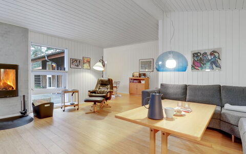 Gaja - 1Km from the Sea: Interior Design, Furniture, Flooring, Wood, Floor, Ceiling, Living Room, Wood Flooring, Room, Light Fixture