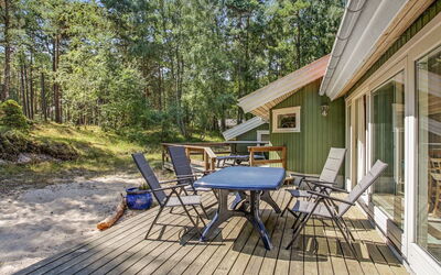 Sylvia - 900M from the Sea