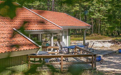 Sylvia - 900M from the Sea