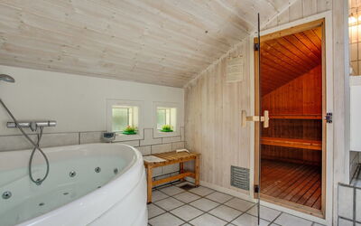 Sylvia - 900M from the Sea