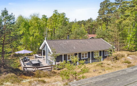 Hallgerd - 800M from the Sea: Wood, House, Cottage, Home, Roof, Rural Area, Siding, Log Cabin, Garden Buildings, Hardwood