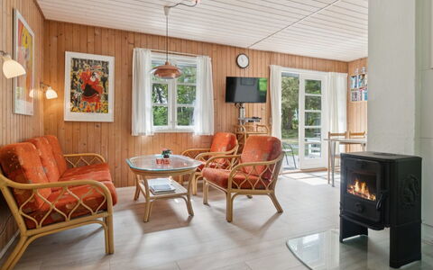 Tom - 125M from the Sea: Wood, House, Cottage, Home, Roof, Rural Area, Siding, Log Cabin, Garden Buildings, Hardwood