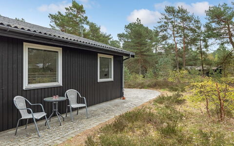 Ømunde - 150M from the Sea: Wood, House, Cottage, Home, Roof, Rural Area, Siding, Log Cabin, Garden Buildings, Hardwood